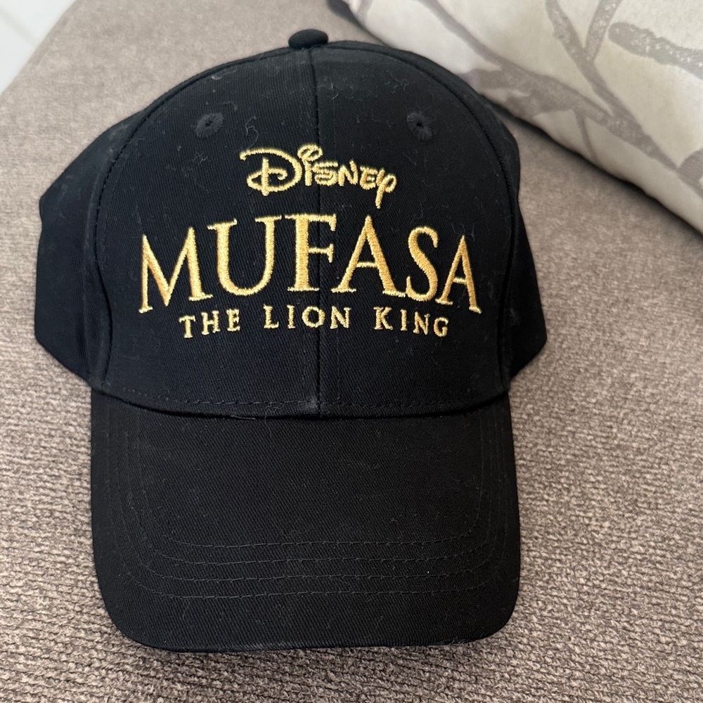 NWT Disney Black and Gold Mufasa Hat